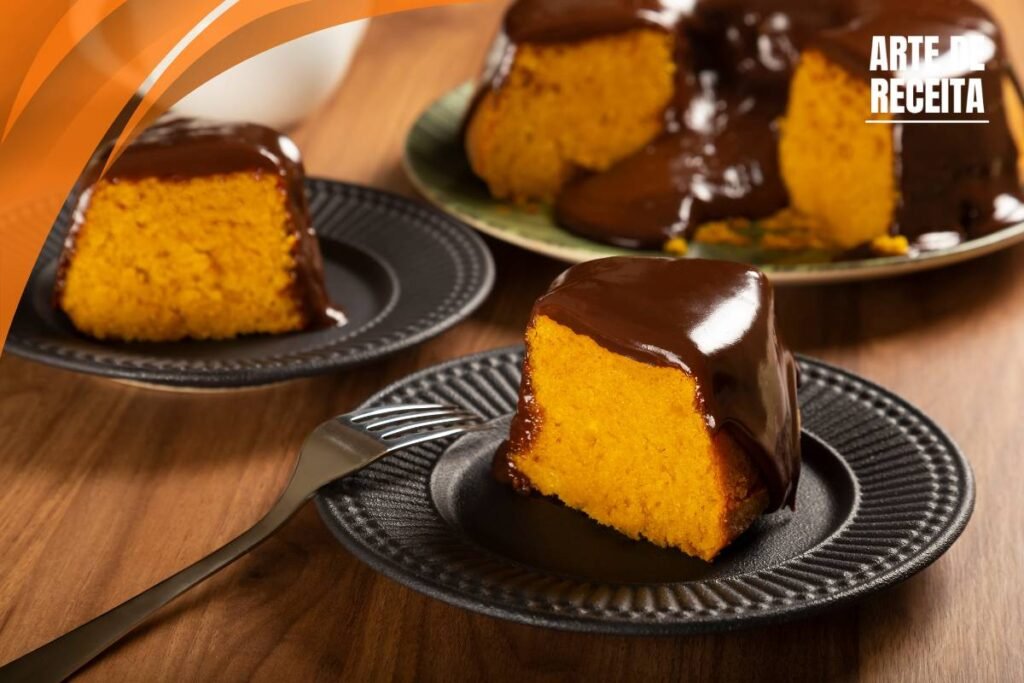 Bolo de cenoura com cobertura de chocolate