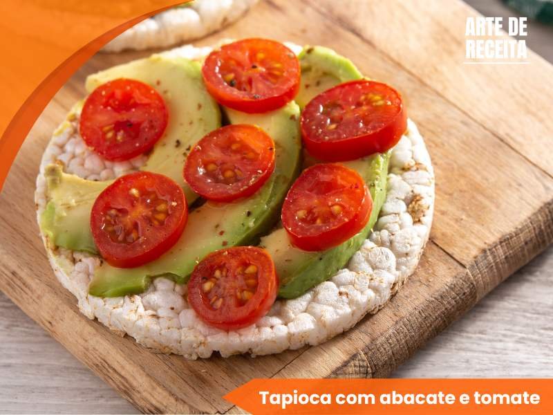 Tapioca recheada com abacate e tomate